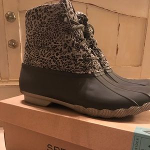Women’s Sperry saltwater grey cheetah boots